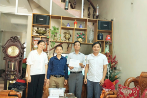 CÔNG ĐOÀN TRUNG TÂM GDTX 2 THĂM HỎI,  TẶNG QUÀ THÂN NHÂN ĐOÀN VIÊN CÔNG ĐOÀN  NHÂN NGÀY THƯƠNG BINH – LIỆT SĨ 27/7
