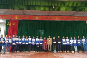 Công ty TNHH đào tạo nhân lực Á Châu-Lạng Sơn trao quà tết  cho học sinh có hoàn cảnh khó khăn tại Trung tâm GDX2 tỉnh Lạng Sơn