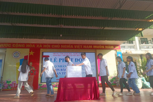 Trung tâm GDNN - GDTX Hữu Lũng chung tay ủng hộ nhân dân thiệt hại do các cơn bão gây ra trên địa bàn tỉnh Lạng Sơn
